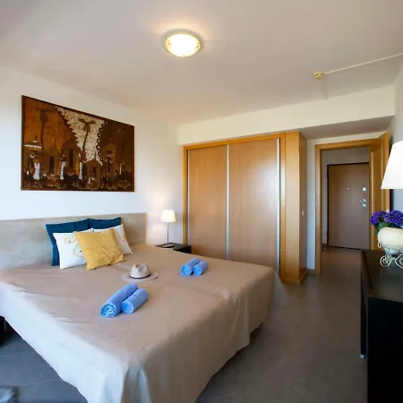 Full Moon By Interhome アパート ポルティマン